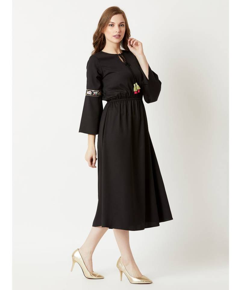 Women's Black Round Neck 3/4 Sleeve Solid Gathered Embroidered Sleeve Tassel Detailing Midi Dress