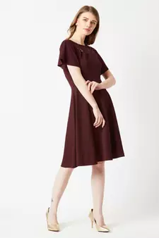 Women's Wine Red Round Neck Flared Short Sleeve Solid Skater Knee-Long Lace Dress