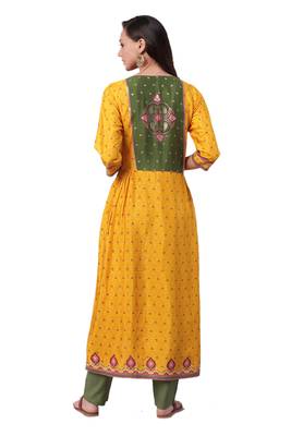 Mustard & Mehendi Green Rayon Printed Kurta With Cigarette Pant 2