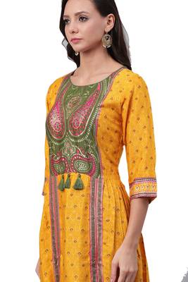 Mustard & Mehendi Green Rayon Printed Kurta With Cigarette Pant 3