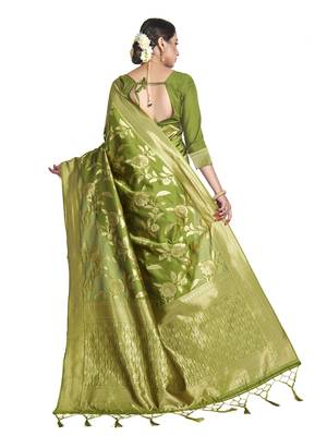 green woven art silk saree with blouse 3