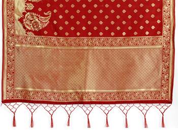 Red woven art silk saree with blouse 4