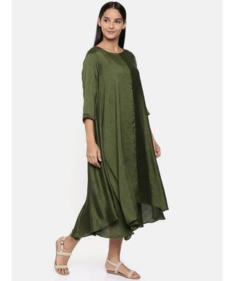 mayank modi  Green cotton silk dress with show potlis. 4