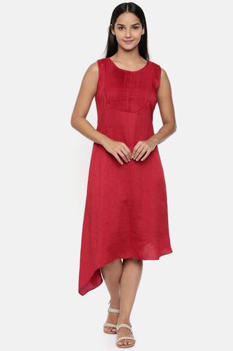 mayank modi  Red, cotton silk dress with pleats detailings.