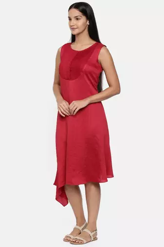 mayank modi  Red, cotton silk dress with pleats detailings.