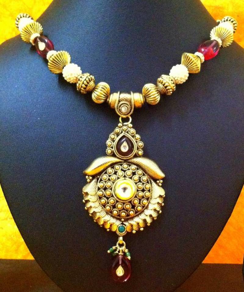 Kundan Centre & Ethnic Design Necklace Set vi181
