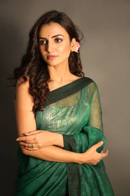 Green woven linen saree with blouse 3