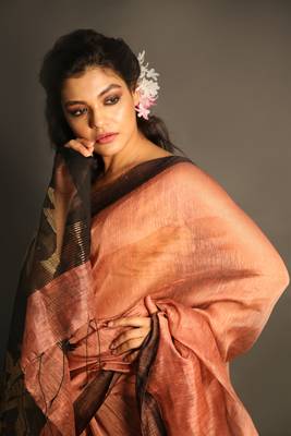 Peach woven linen saree with blouse 3