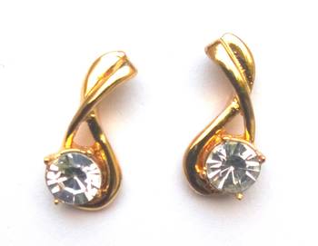 RozMili Fashion American Diamond Gold plated metal Stud Earrings for Girls 1