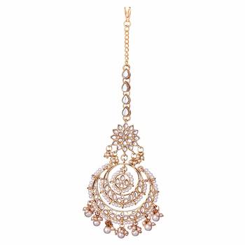 Traditional Wedding Chandbali Kundan & Pearl Earring Set With Maang Tikka for Women  3
