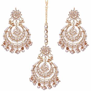 Traditional Wedding Chandbali Kundan & Pearl Earring Set With Maang Tikka for Women  5