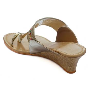 TRENDS & TRADES Kolhapuri Embroidery Wedges 2