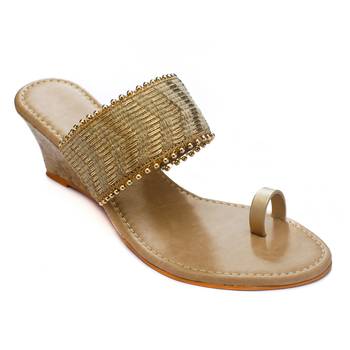 TRENDS & TRADES Kolhapuri Embroidery Wedges 1