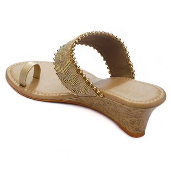 TRENDS & TRADES Kolhapuri Embroidery Wedges 2