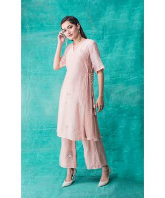 Show Shaa Pink Side knot kurta accompanied by love birds 2