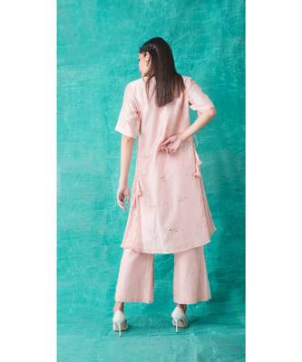 Show Shaa Pink Side knot kurta accompanied by love birds 3