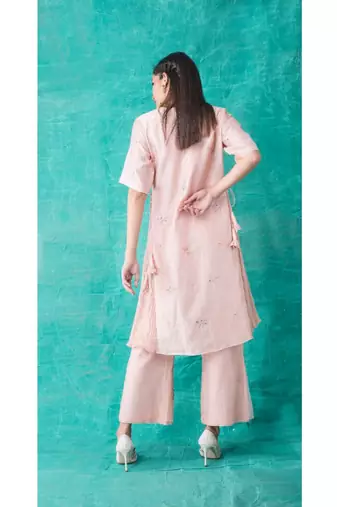 Show Shaa Pink Side knot kurta accompanied by love birds
