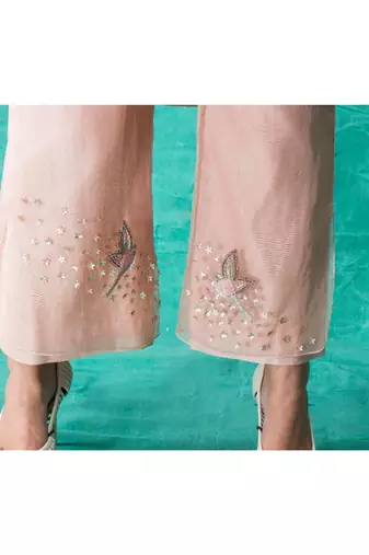 Show Shaa Pink Side knot kurta accompanied by love birds