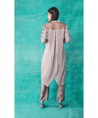 Show Shaa High low fabric manipulated kurta waccompanied byembroided  golden birds on pants. 2