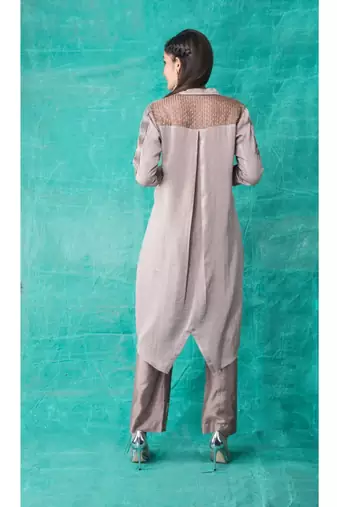 Show Shaa High low fabric manipulated kurta waccompanied byembroided  golden birds on pants.