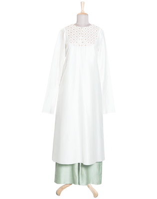 Ivory Resham and Kasab Chanderi readymade kurta set 1