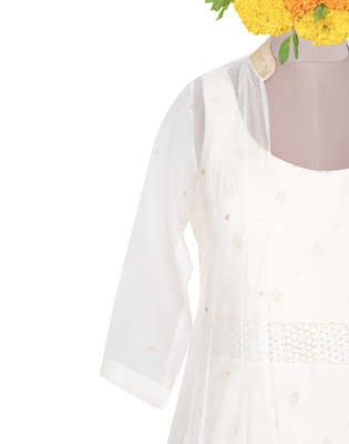 Cream  Polyester Gown 4
