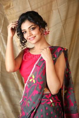 Grey hand woven blended cotton saree  4