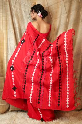 Red embroidered blended cotton saree with blouse 3