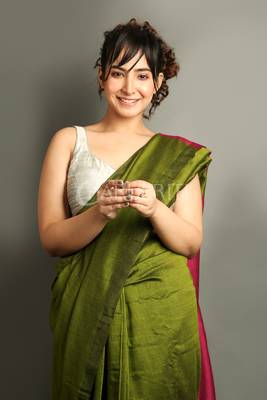 Green plain blended cotton saree with blouse 3