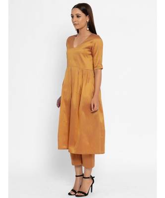 Golden Silk Blend Gathered Kurta Pant 3