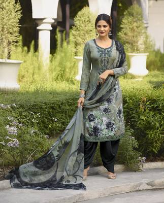 Grey diamond work crepe salwar 1