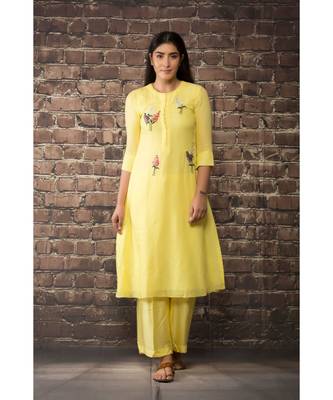 sulochana jangir yellow handloom linen twill kurta with 5 flower hand embroidery paired with matching pants. 1