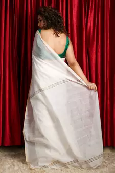 Women's White Blended Cotton Bengal Saree with Blouse