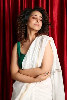 Women's White Blended Cotton Bengal Saree with Blouse