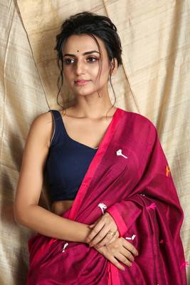 Magenta woven cotton saree with blouse 4