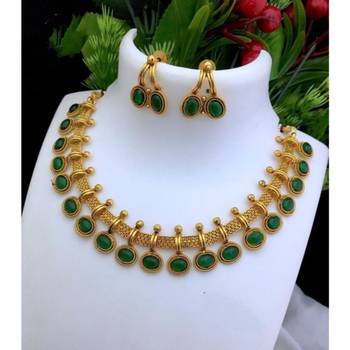 Green crystal necklaces 1
