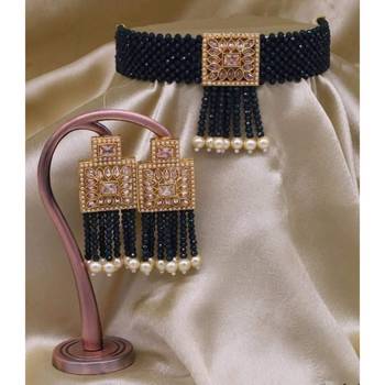 Black crystal necklaces 1