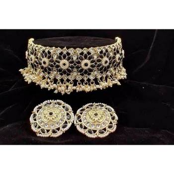 Black pearl necklaces 1
