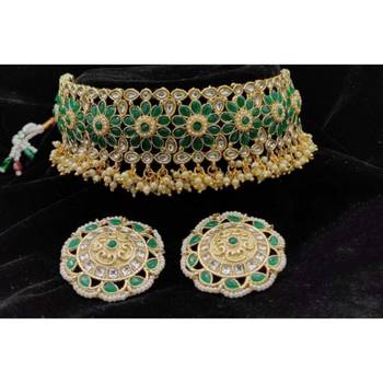 Green pearl necklaces 1