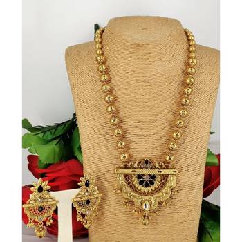 Black crystal necklaces 1