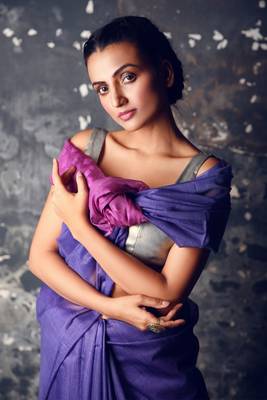 Blue woven silk blend saree with blouse 3