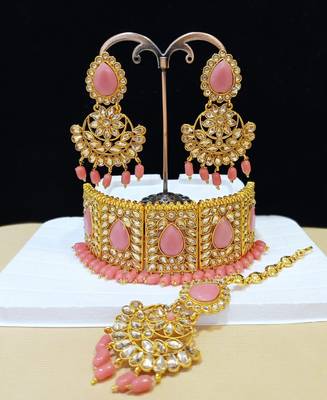 Pink pearl necklaces 1