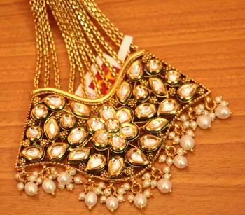 White pearl maang-tikka 2
