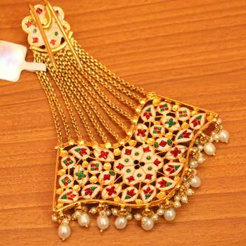 White pearl maang-tikka 4