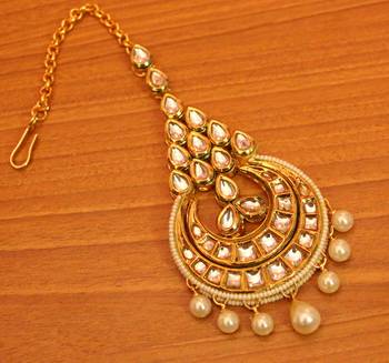 White pearl maang-tikka 1