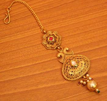 Gold pearl maang-tikka 1