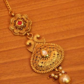 Gold pearl maang-tikka 2