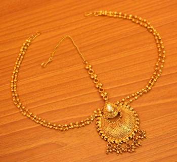 Gold maang-tikka 1