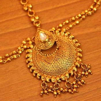 Gold maang-tikka 2