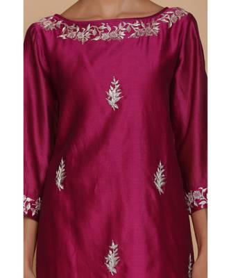 Anju Harleen Magenta Asymmetrical Tunic With Ivory Farshi 4